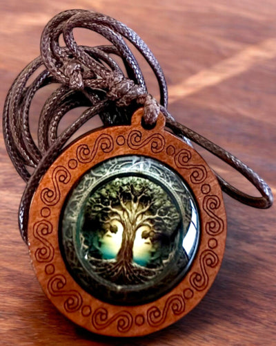 Amulette de Vie "Arbre des Ancêtres" - Collier Fait Main en Bois et Verre, possibilité de personnalisation avec gravure pour cadeau