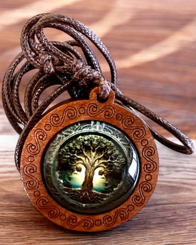 Amulette de Vie "Arbre des Ancêtres" - Collier Fait Main en Bois et Verre, possibilité de personnalisation avec gravure pour cadeau