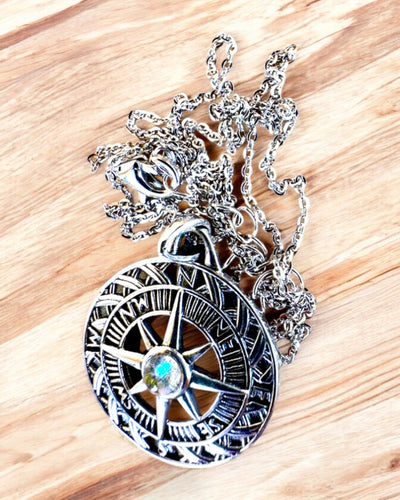 Amuleto del Viaggio Astrale – Collana in Argento con Incisione, personalizzazione per regalo