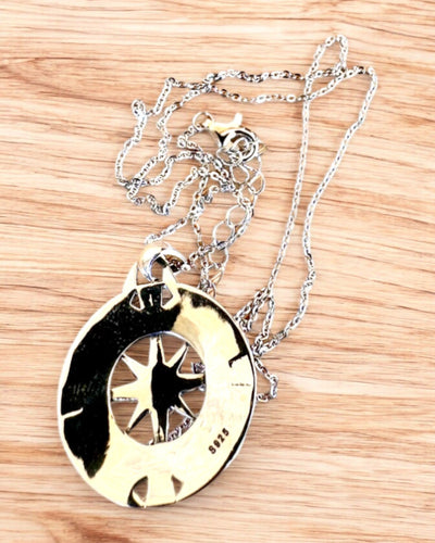 Amuleto del Viaggio Astrale – Collana in Argento con Incisione, personalizzazione per regalo