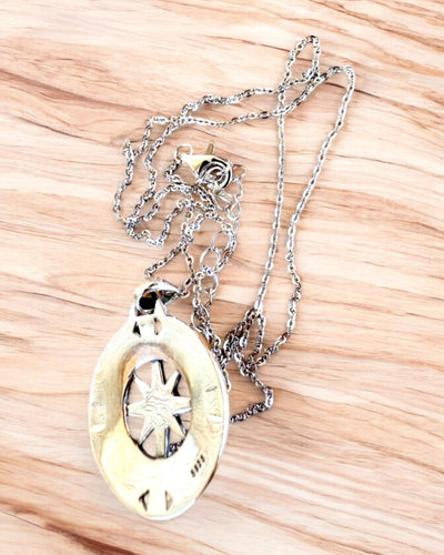 Amuleto del Viaggio Astrale – Collana in Argento con Incisione, personalizzazione per regalo