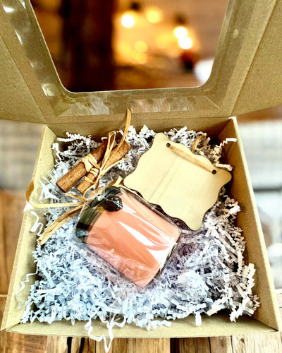 Intentional soy candle 250 ml with natural stone – choose your energy: Citrine or Garnet, personalized engraving for a gift