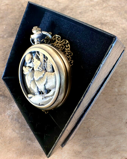 « Luna Wolf » – Montre de Poche Élégante avec Loups, possibilité de personnalisation par gravure pour cadeau