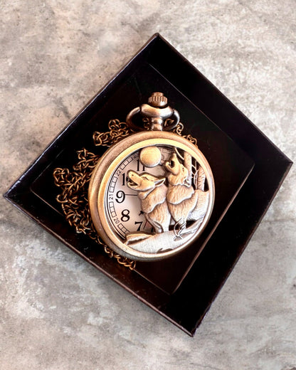 « Luna Wolf » – Montre de Poche Élégante avec Loups, possibilité de personnalisation par gravure pour cadeau
