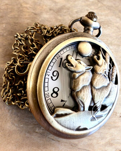 « Luna Wolf » – Montre de Poche Élégante avec Loups, possibilité de personnalisation par gravure pour cadeau