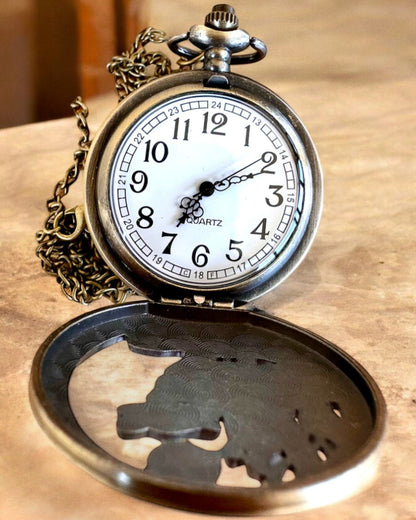 « Luna Wolf » – Montre de Poche Élégante avec Loups, possibilité de personnalisation par gravure pour cadeau