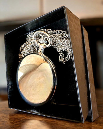 Montre de Poche Élégante "Czasowa Klasyka", couleur argent, possibilité de personnalisation avec gravure pour cadeau