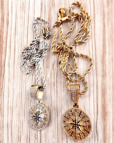 Collana con Pendente Bussola in Stile Glamour con Zirconi per Donne e Uomini - 2 varianti a scelta, personalizzazione con incisione per regalo