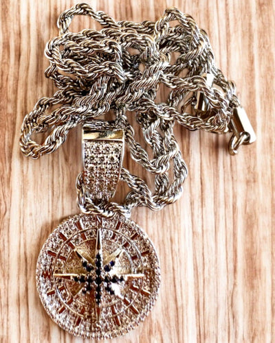 Collana con Pendente Bussola in Stile Glamour con Zirconi per Donne e Uomini - 2 varianti a scelta, personalizzazione con incisione per regalo