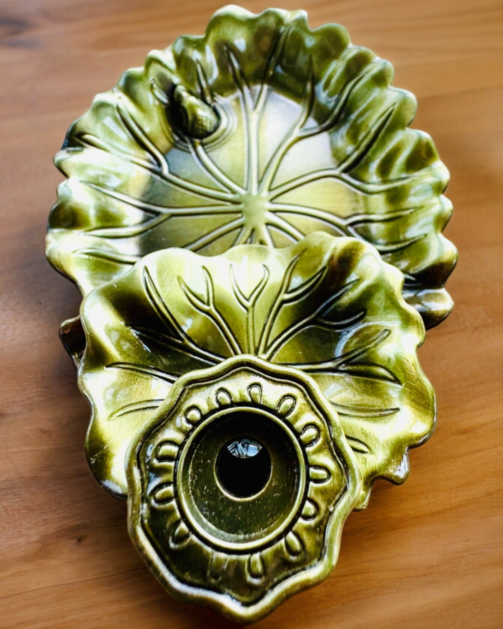 Élégant Porte-Encens en Métal Feuille de Lotus - 4 variantes au choix, possibilité de personnalisation par gravure pour cadeau