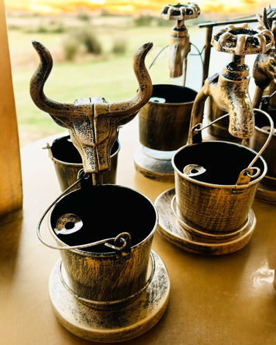 "Rustic Charm" Stile Posacenere in Metallo, altezza 19-23 cm, 8 varianti disponibili, incisione su richiesta