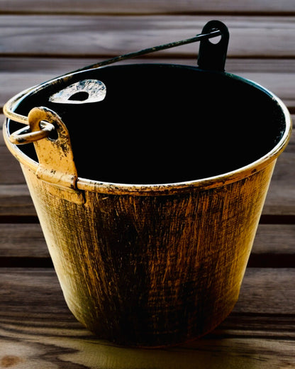 Cendrier Métallique Élégant "Rustic Charm" de 19-23 cm de hauteur, 8 variantes au choix, gravure sur demande