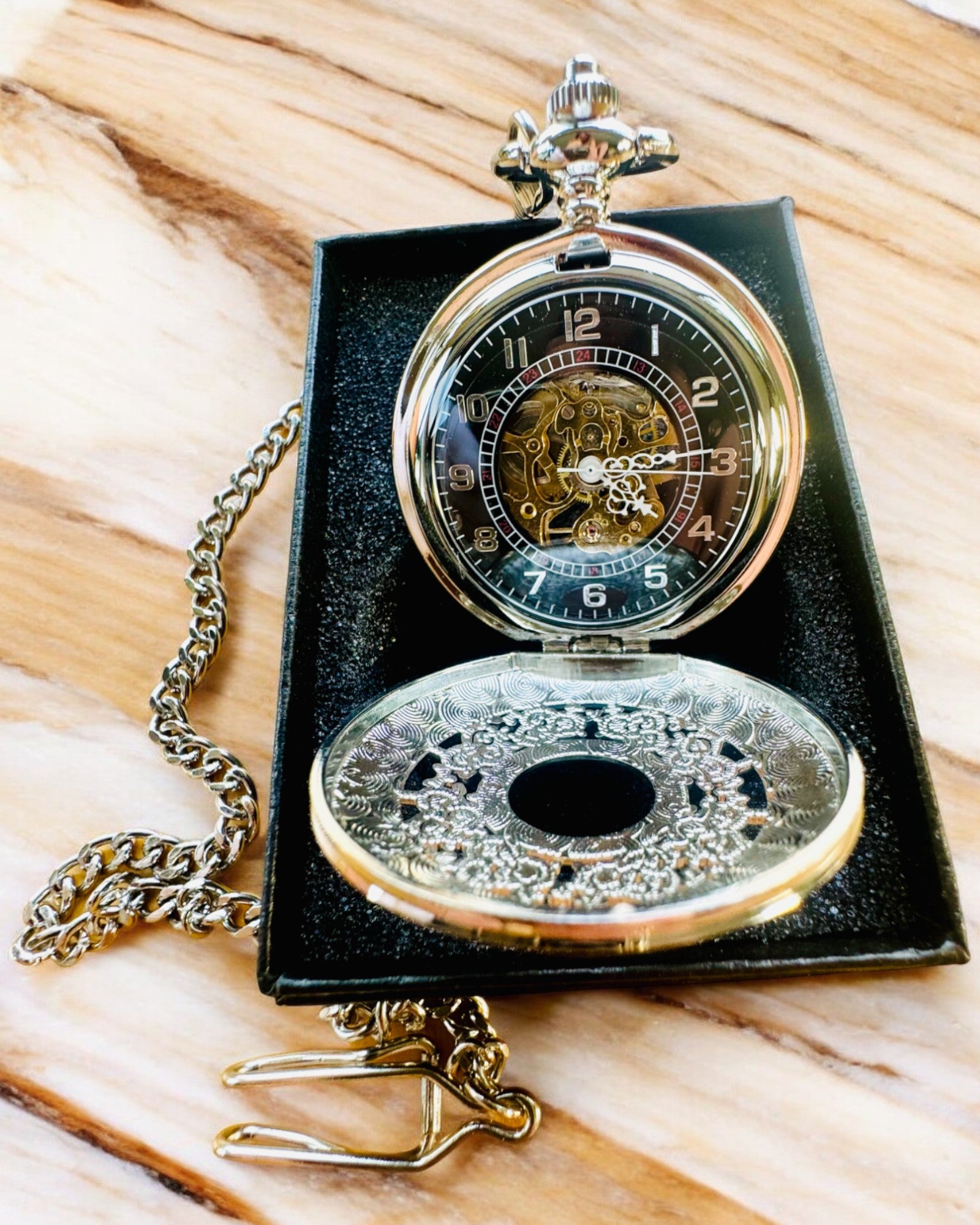 Montre de poche "Eterna Elegance", cadeau personnalisé, gravure. Couleur argentée