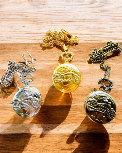 Taschenuhr "Motorrad-Elegant 2" – Gravur als Geschenk, 3 Farbvarianten