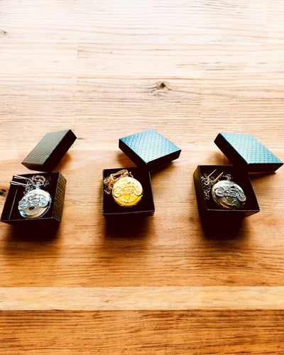 Taschenuhr "Motorrad-Elegant 2" – Gravur als Geschenk, 3 Farbvarianten