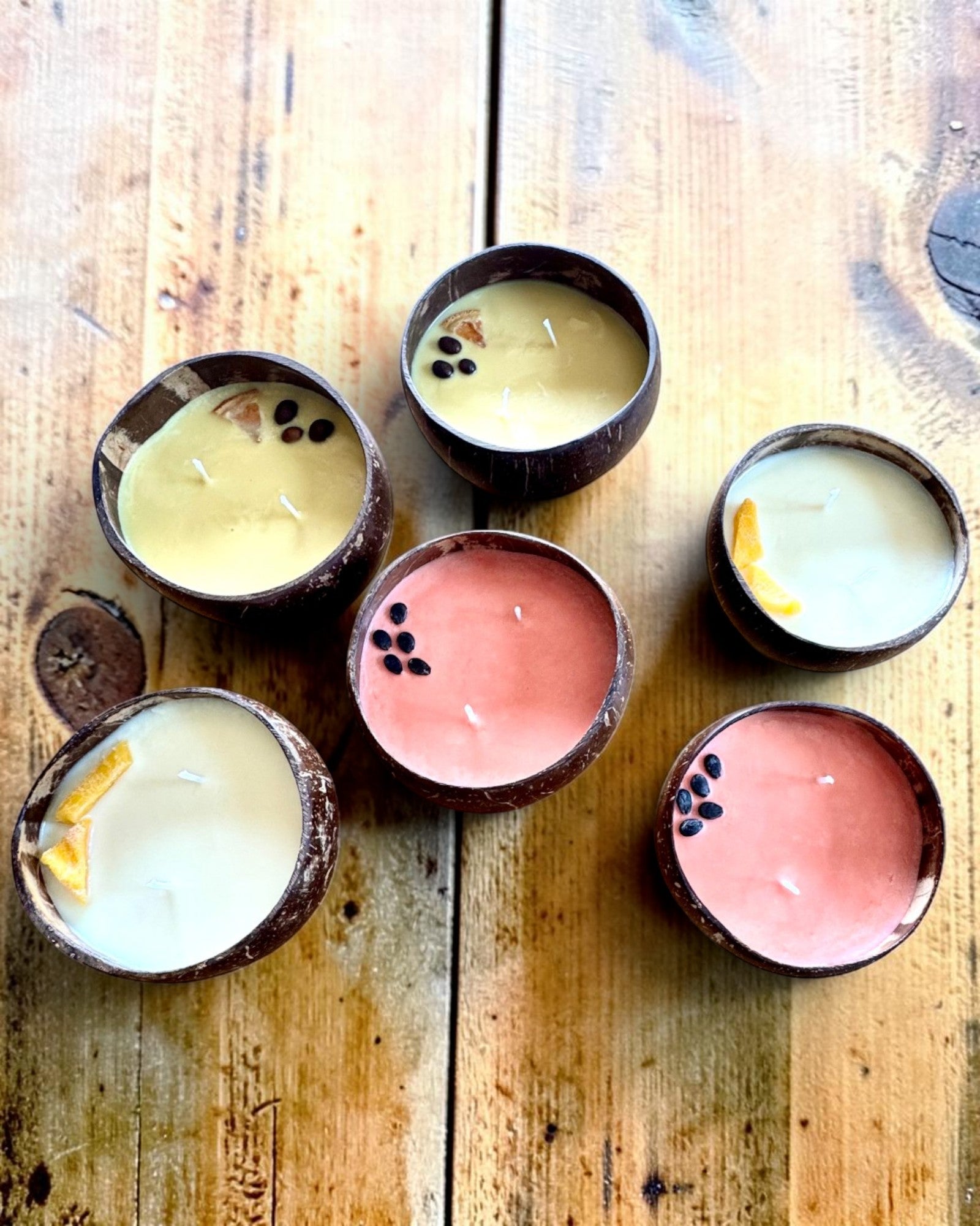 Soy Candle in a Coconut 200-300 ml – Summer Collection, 3 scents to choose from, personalization with engraving