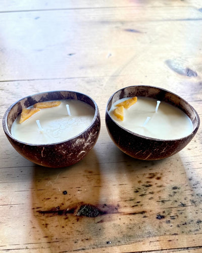 Soy Candle in a Coconut 200-300 ml – Summer Collection, 3 scents to choose from, personalization with engraving