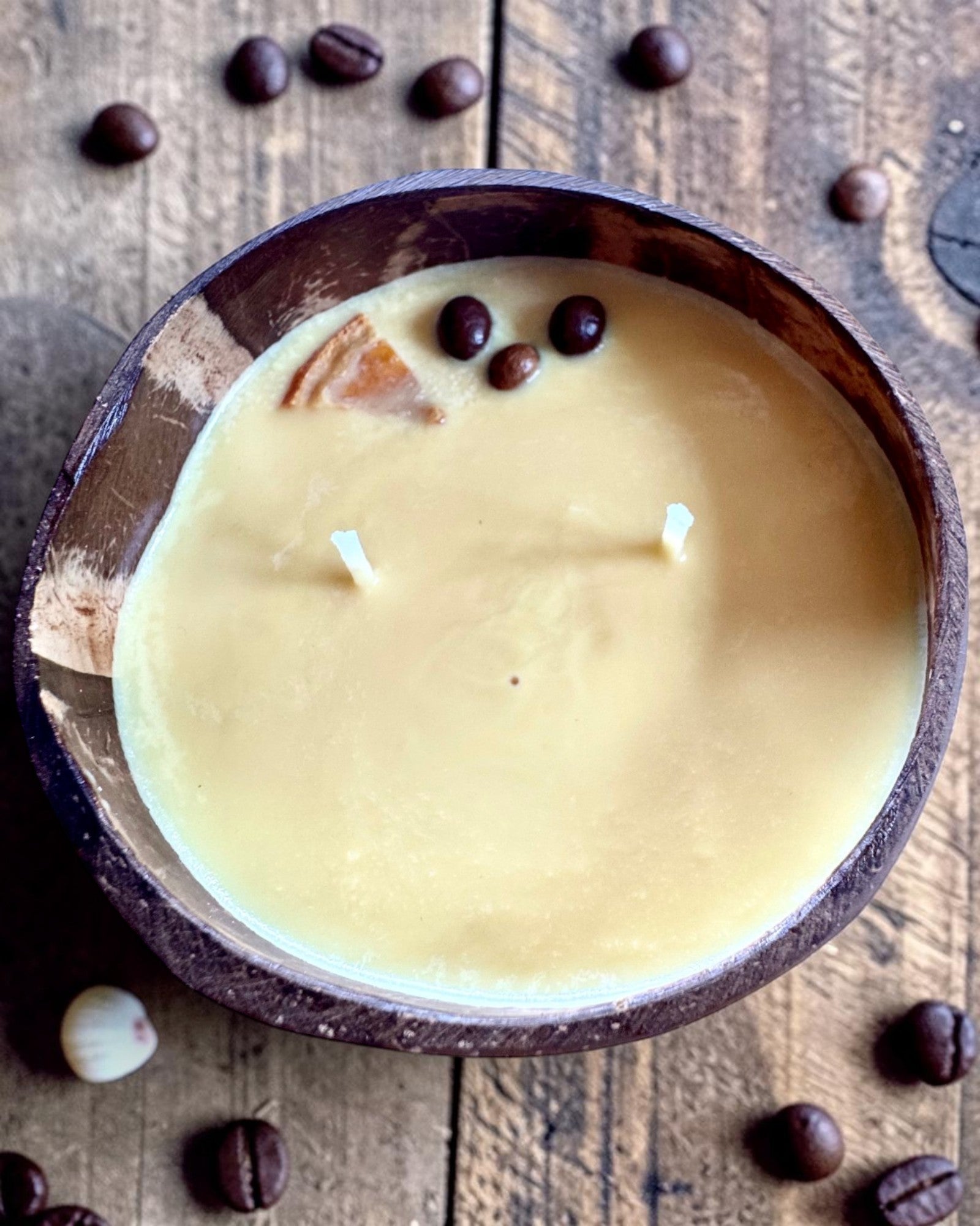 Soy Candle in a Coconut 200-300 ml – Summer Collection, 3 scents to choose from, personalization with engraving