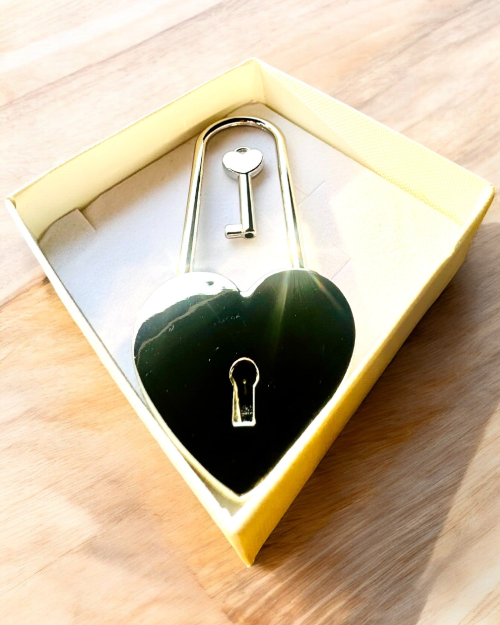 "Lucchetti d'Amore Magici con Opzione di Incisione per regalo, 5 varianti di colore tra cui scegliere"