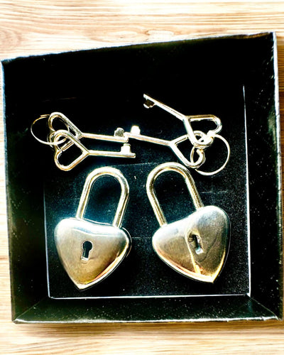 Chiavi dell'Amore in colore Argento 2 mini Lucchetti a Forma di Cuore, possibilità di personalizzazione con incisione per regalo