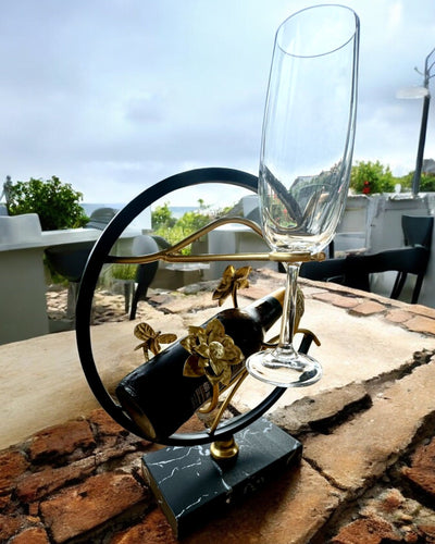 Stojak "Elegancki Owad" - pour bouteille de vin et verres, hauteur 33 cm, possibilité de personnalisation par gravure pour cadeau