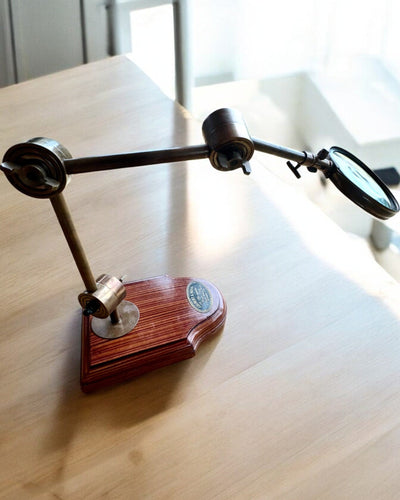 Handwerkslupe "Royal Magnifier" mit Ständer und verstellbarer Halterung - Möglichkeit zur Personalisierung mit Gravur als Geschenk