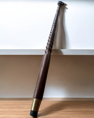 Wolfwächter Handgeschnitzter Gehstock, aus Holz, mit Möglichkeit zur Gravurpersonalisierung