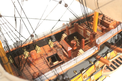 Modèle assemblé du voilier HMS Victory de 80cm, personnalisable par gravure - Décoration exclusive à offrir, fabriquée à la main en bois exotique, haute qualité et souci du détail