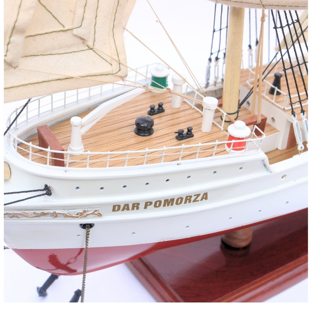 Exklusives Segelschiffmodell Dar Pomorza 82 cm mit Möglichkeit zur Personalisierung durch Gravur