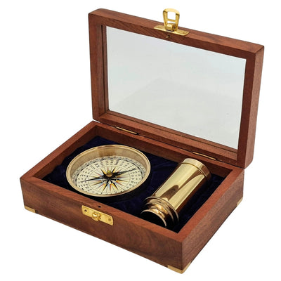 Coffret cadeau avec boussole en laiton et longue-vue dans boîte en bois élégante avec gravure