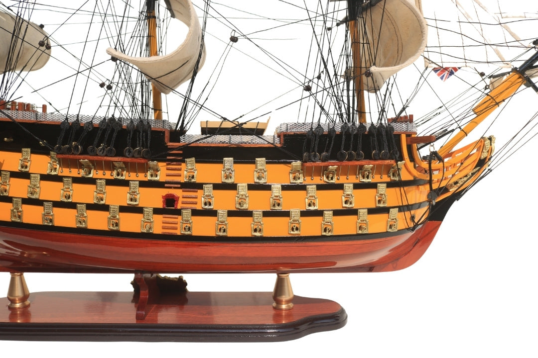 Modèle assemblé du voilier HMS Victory de 80cm, personnalisable par gravure - Décoration exclusive à offrir, fabriquée à la main en bois exotique, haute qualité et souci du détail
