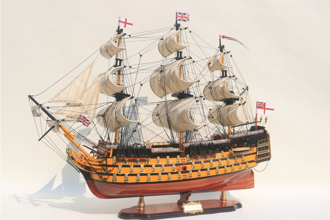 Modèle assemblé du voilier HMS Victory de 80cm, personnalisable par gravure - Décoration exclusive à offrir, fabriquée à la main en bois exotique, haute qualité et souci du détail