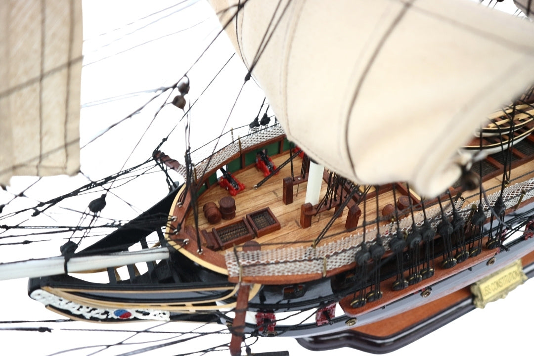 Grand modèle exclusif du voilier USS Constitution de 100cm, personnalisable par gravure