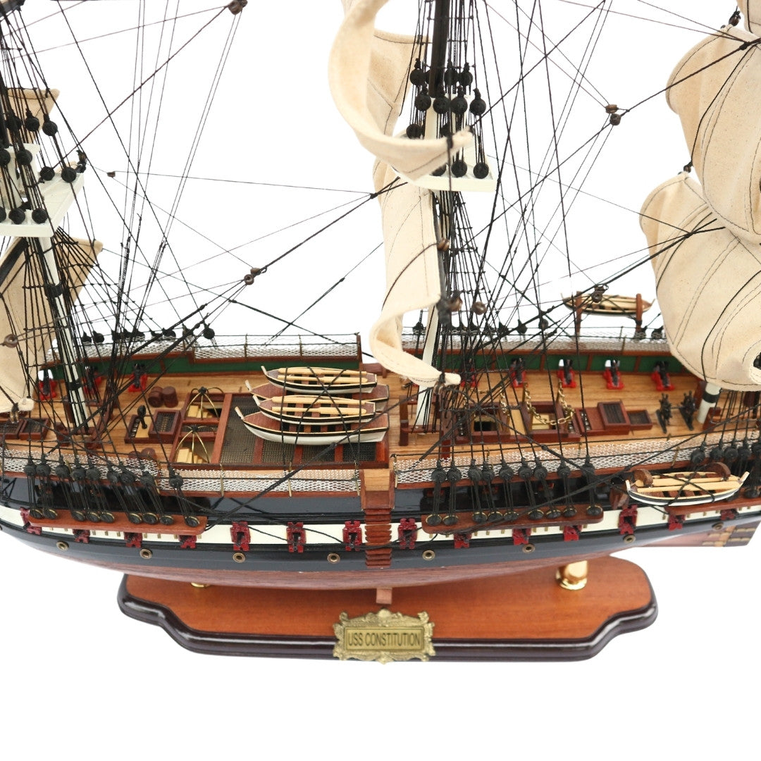Grand modèle exclusif du voilier USS Constitution de 100cm, personnalisable par gravure