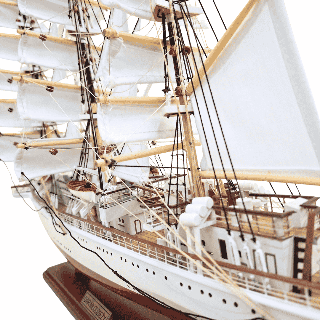 Modèle exclusif du voilier Dar Młodzieży XXL de 71 cm, personnalisable par gravure