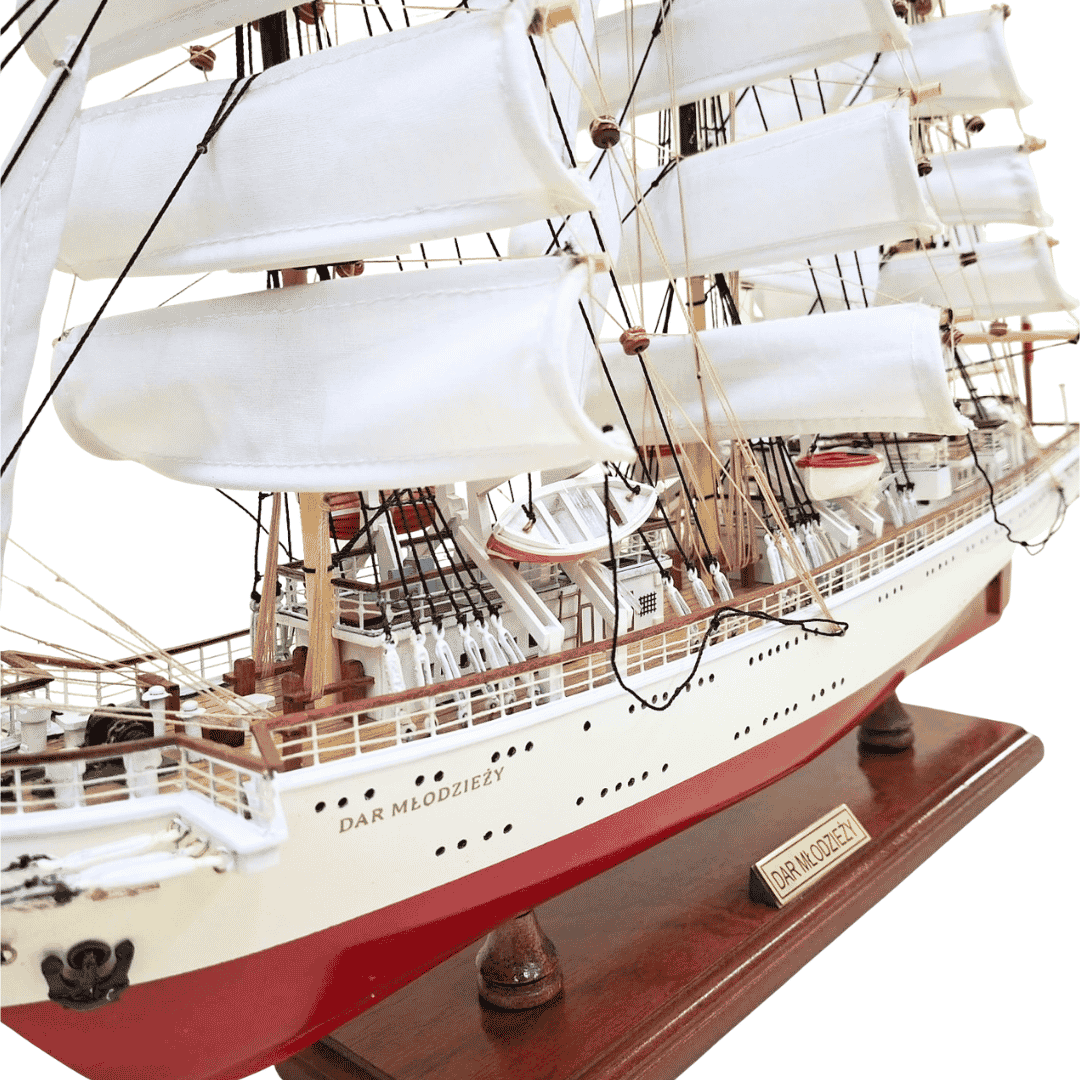 Modèle exclusif du voilier Dar Młodzieży XXL de 71 cm, personnalisable par gravure