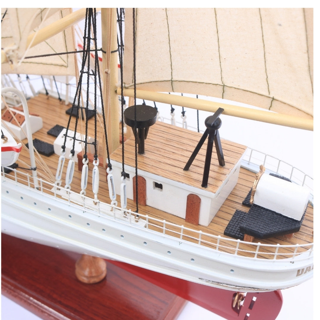 Exklusives Segelschiffmodell Dar Pomorza 82 cm mit Möglichkeit zur Personalisierung durch Gravur