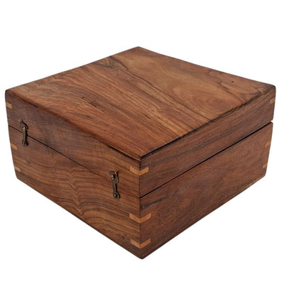 Elegante scatola regalo in legno 20x20x11 cm con inserto blu navy e personalizzabile con incisione