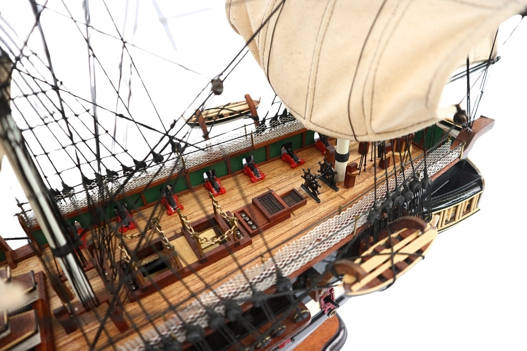 Grand modèle exclusif du voilier USS Constitution de 100cm, personnalisable par gravure