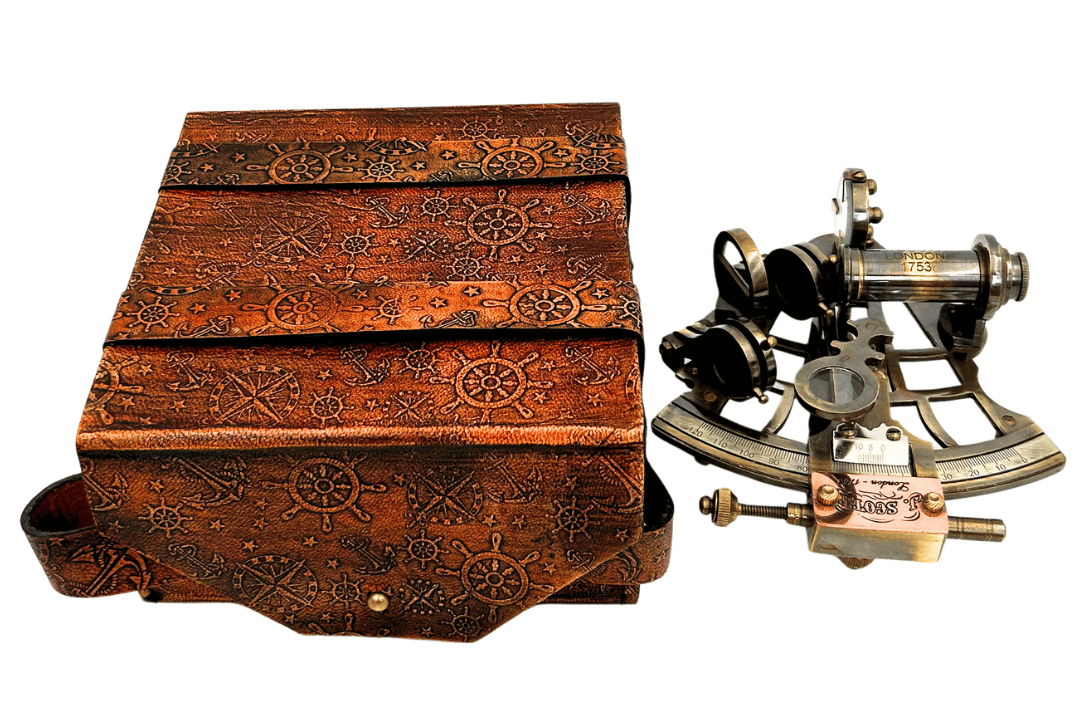 Sextant en laiton rétro dans étui en cuir - instrument de navigation élégant avec possibilité de gravure - cadeau idéal pour amateurs de voile et d’histoire - dimensions 13x12x7 cm