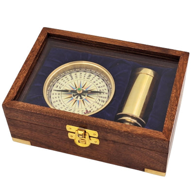 Coffret cadeau avec boussole en laiton et longue-vue dans boîte en bois élégante avec gravure