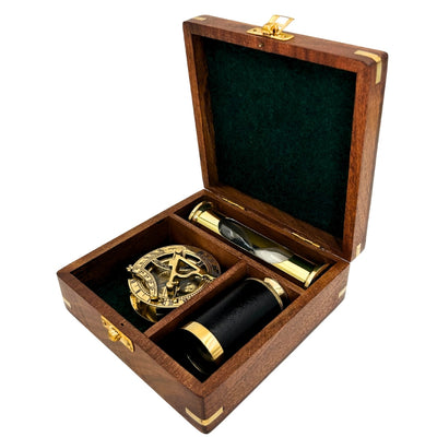 Coffret cadeau rétro gravé – boussole en laiton, longue-vue pliable, sablier dans boîte en bois