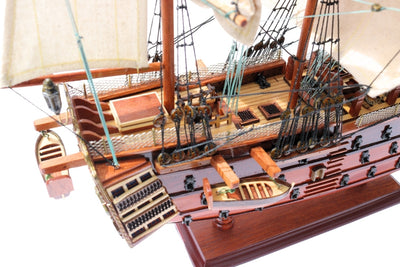 Segelschiffmodell HMS Victory, montiert, 54 cm - handgefertigte Replik mit Möglichkeit zur Personalisierung durch Gravur - ideales Geschenk für Segelliebhaber - hohe Qualität, eleganter Holzsockel