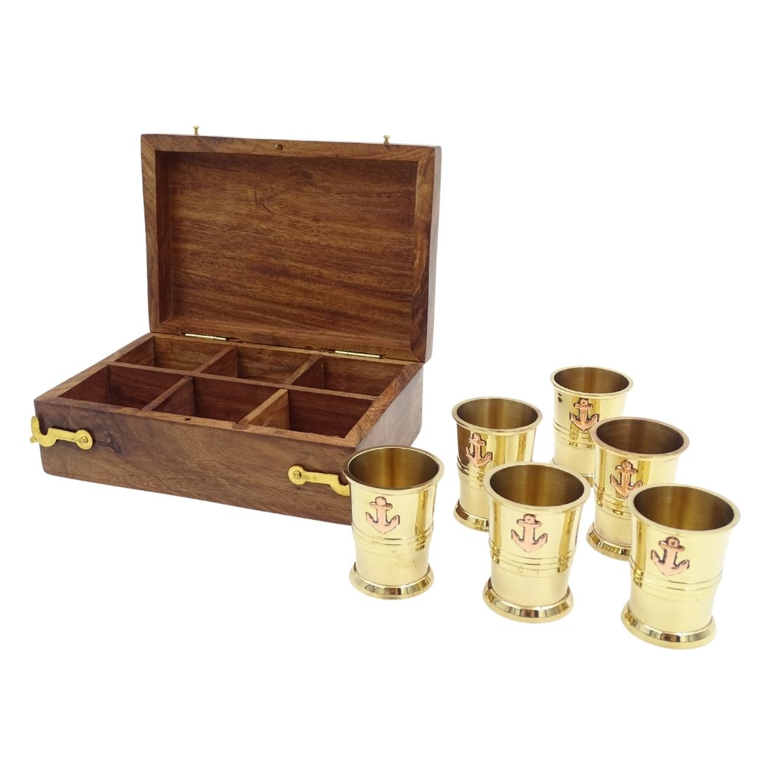 Ensemble de 6 verres métalliques avec ancre dans un coffret en bois - idéal comme cadeau avec possibilité de gravure personnalisée - laiton doré, capacité 50 ml, design élégant pour amateurs de marine