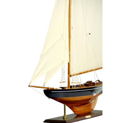 Großes Modell der Yacht Columbia – Höhe 104cm – COL