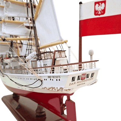 Modèle exclusif du voilier Dar Młodzieży XXL de 71 cm, personnalisable par gravure