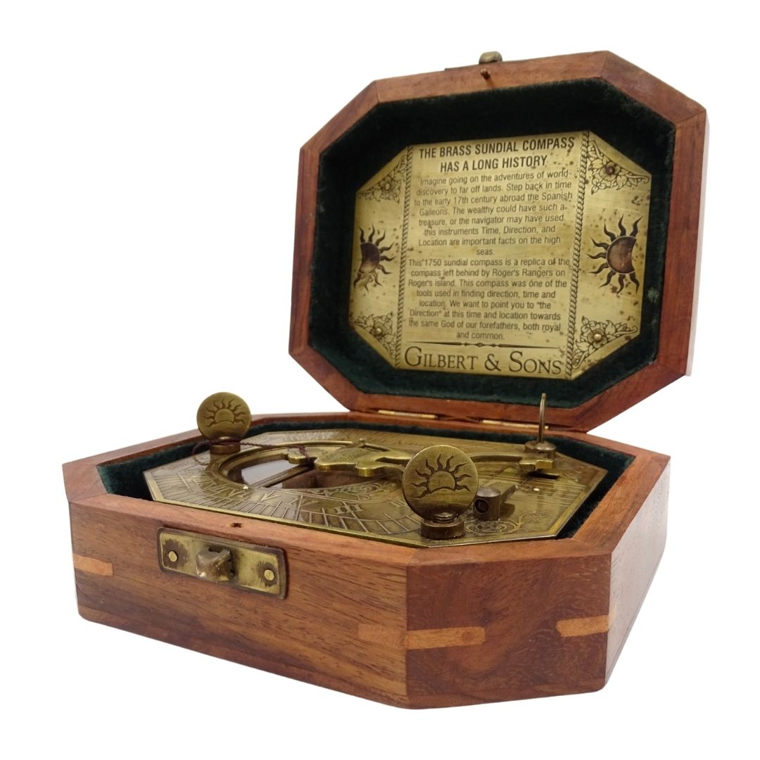 Sonnenuhr mit Kompass in Holzkästchen – Retro-Geschenk für Reisende – SUN-0106
