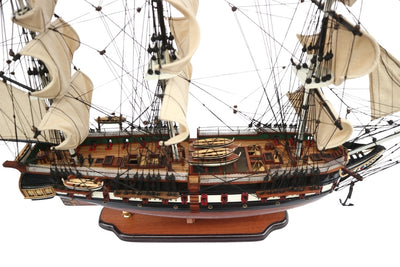 Grand modèle exclusif du voilier USS Constitution de 100cm, personnalisable par gravure