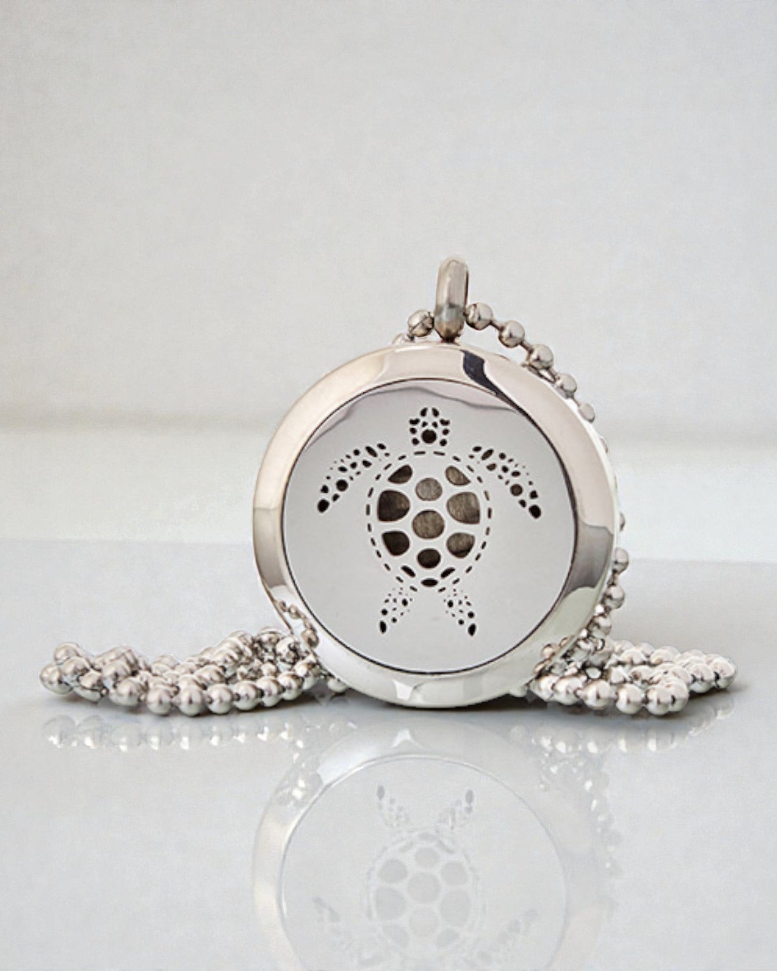 AromaTurtle – Collana aromaterapica con motivo di tartaruga 25 mm in acciaio inossidabile