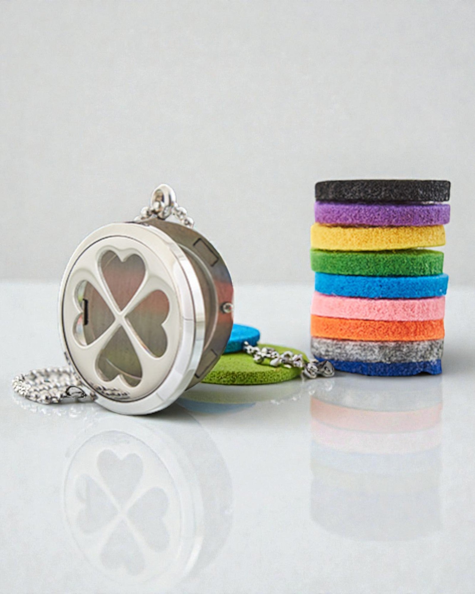 AromaClover – Aromatherapie-Halskette mit Medaillon eines vierblättrigen Kleeblatts 30 mm